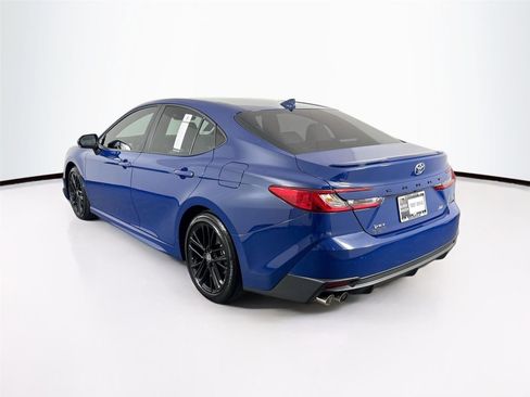 Used 2025 Toyota Camry SE image 8
