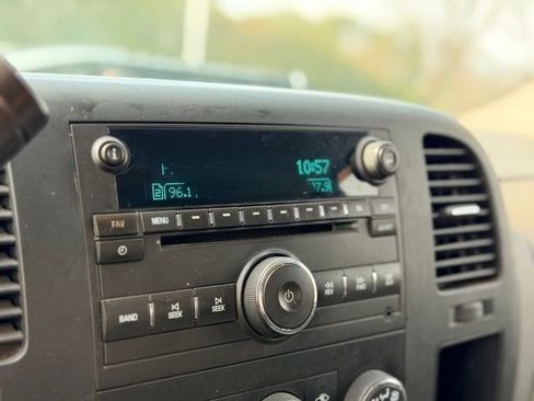 Used 2010 GMC Sierra 1500 SL image 9