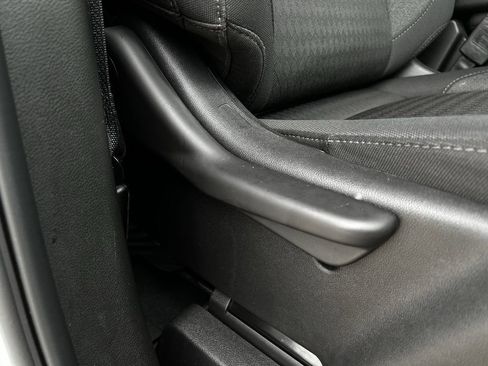 Used 2025 Chevrolet Silverado 1500 LT RWD image 31