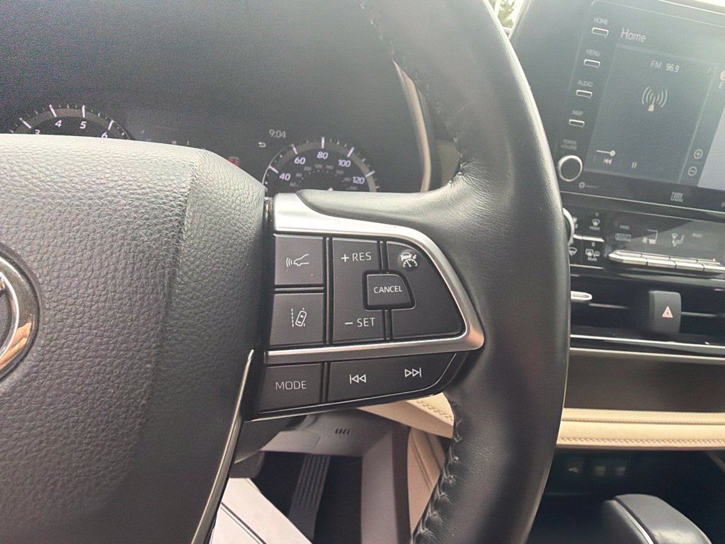 Used 2020 Toyota Highlander Limited AWD/4WD image 17