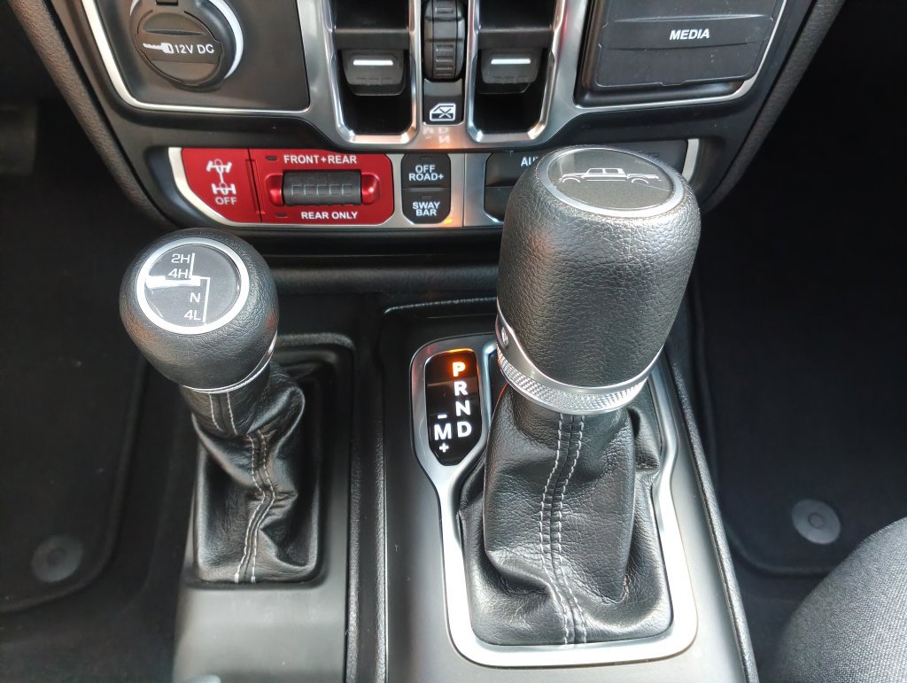 Used 2024 Jeep Gladiator Rubicon w/ Technology Group AWD/4WD image 6