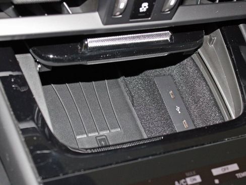 Used 2025 Porsche Cayenne image 30