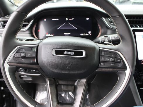 Used 2024 Jeep Grand Cherokee L Limited w/ Luxury Tech Group II AWD/4WD image 12