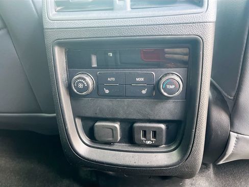 Used 2019 Buick Envision Essence FWD image 25