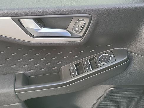 Used 2020 Ford Escape SE image 15