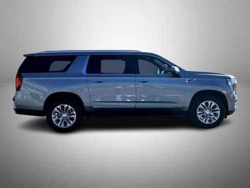 Used 2025 GMC Yukon XL Denali AWD/4WD image 4