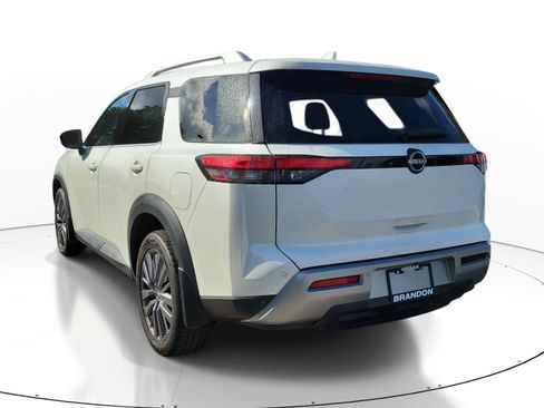Certified 2024 Nissan Pathfinder SL w/ SL Premium Package FWD image 5