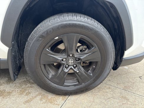 Used 2019 Toyota RAV4 XLE w/ Protection Package AWD/4WD image 12