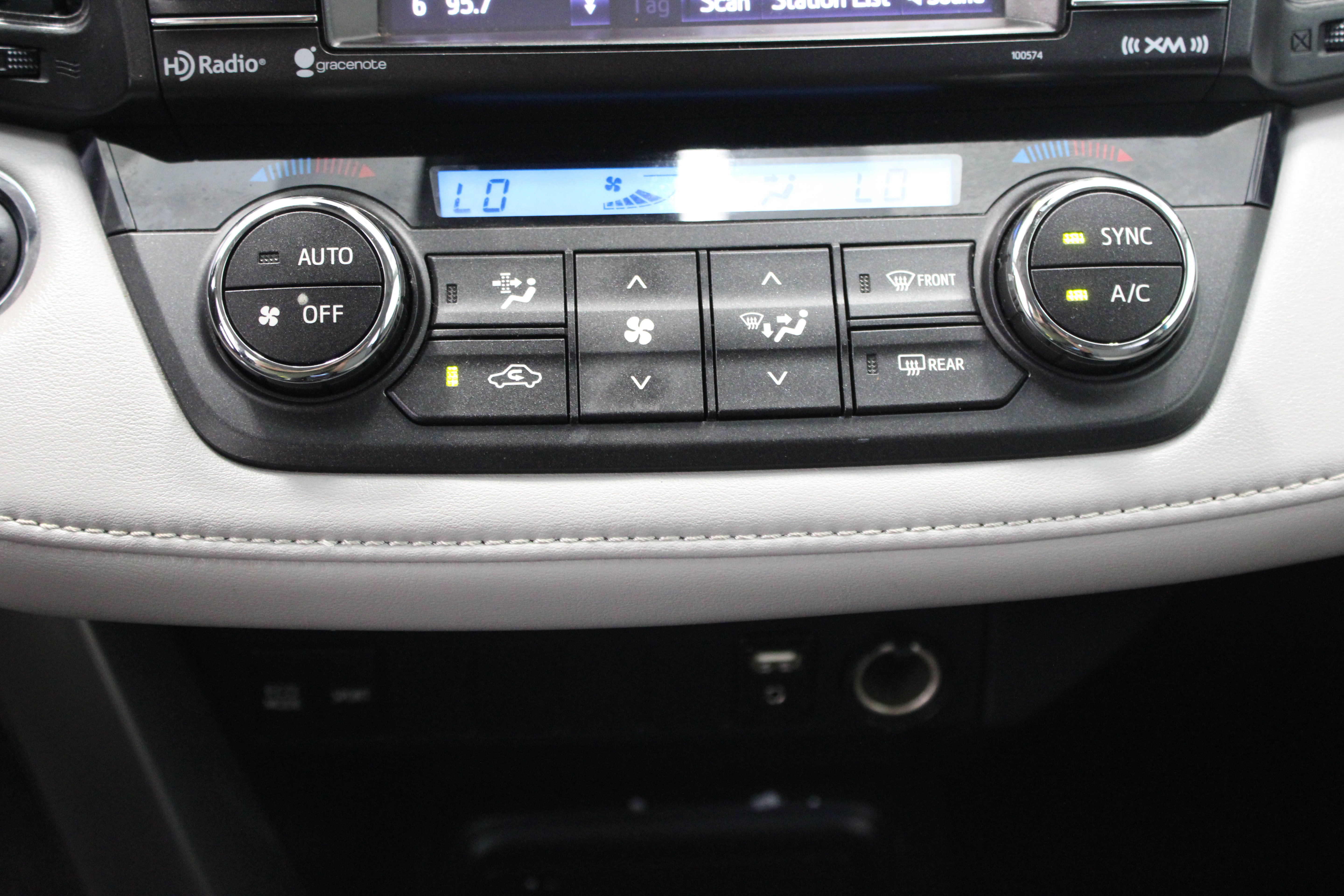 Used 2018 Toyota RAV4 XLE FWD image 19