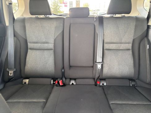 Used 2025 Nissan Rogue SV FWD image 40