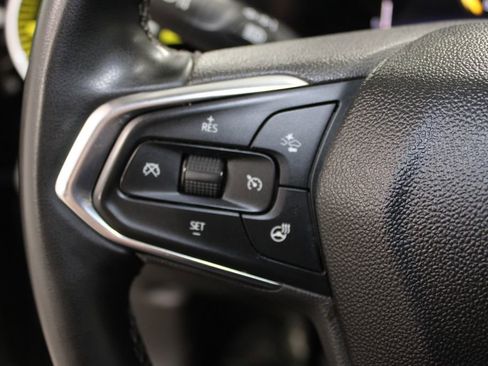 Used 2024 Chevrolet Trax ACTIV w/ Sunroof Package image 19