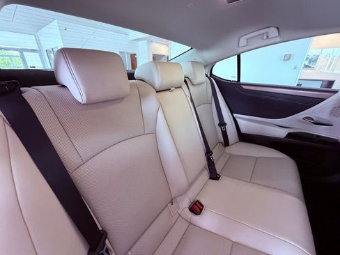 Certified 2025 Lexus ES 350 w/ Premium Package image 15