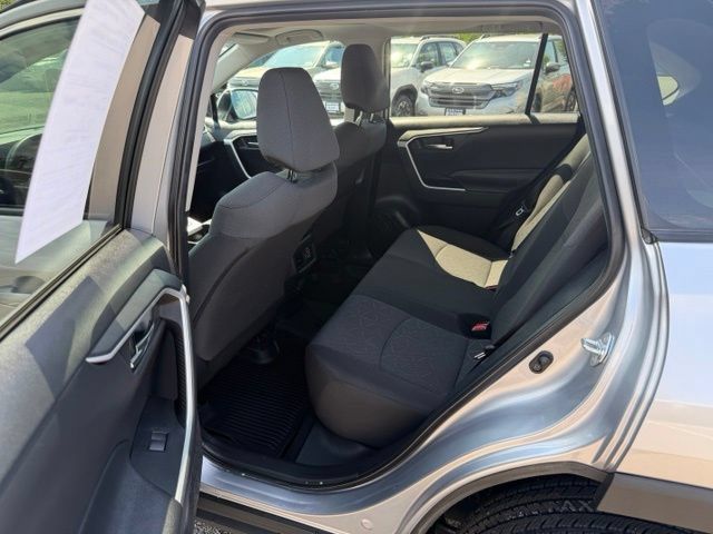 Used 2021 Toyota RAV4 XLE w/ Convenience Package AWD/4WD image 9