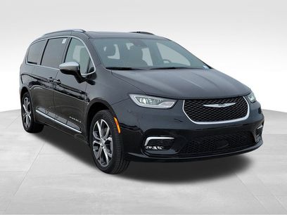 New 2026 Chrysler Pacifica Pinnacle w/ Trailer Tow Group