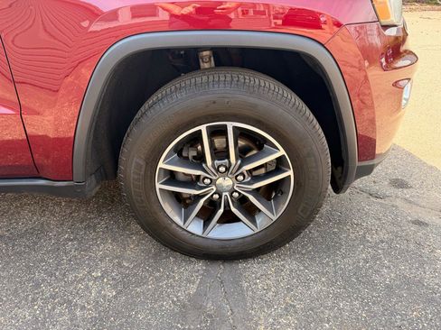 Used 2018 Jeep Grand Cherokee Limited image 17