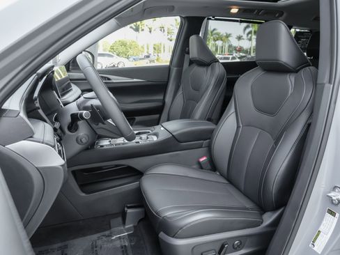 Certified 2026 INFINITI QX60 Luxe w/ Cargo Package FWD image 8