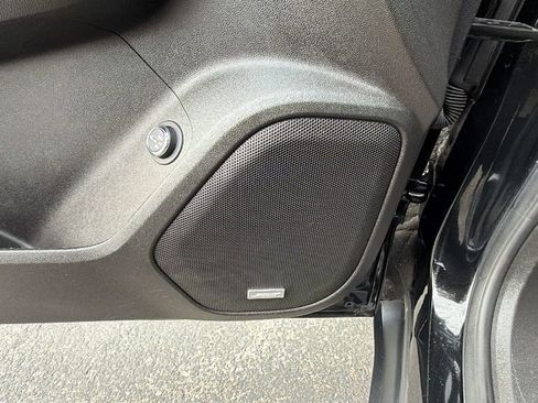 Used 2023 GMC Acadia SLT image 21