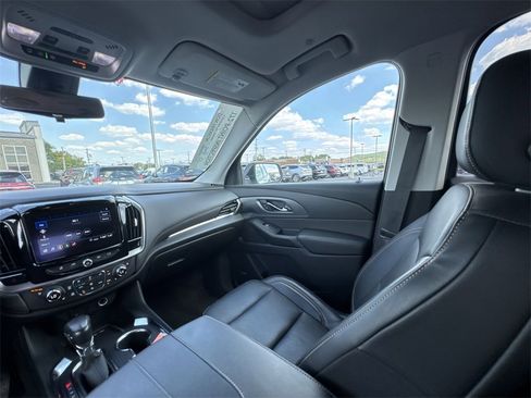 Used 2021 Chevrolet Traverse Premier image 11