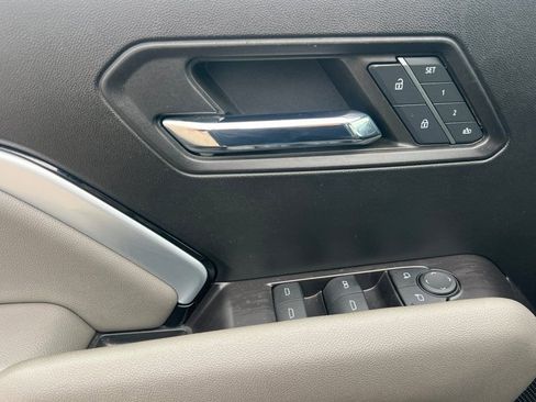 Used 2024 Chevrolet Colorado ZR2 w/ ZR2 Convenience Package III image 8