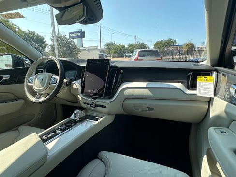 New 2026 Volvo XC60 B5 Ultra image 10