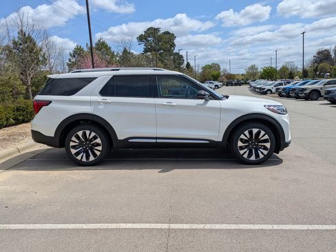 New 2026 Ford Explorer Platinum image 3