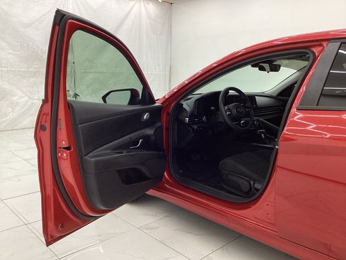 Used 2022 Hyundai Elantra SEL FWD image 16
