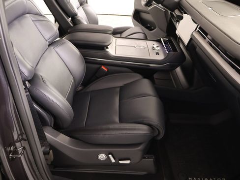 New 2025 Lincoln Navigator Reserve w/ Jet Appearance Package AWD/4WD image 15