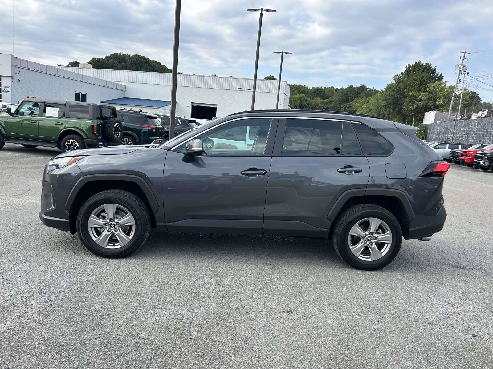 Used 2025 Toyota RAV4 XLE FWD image 4