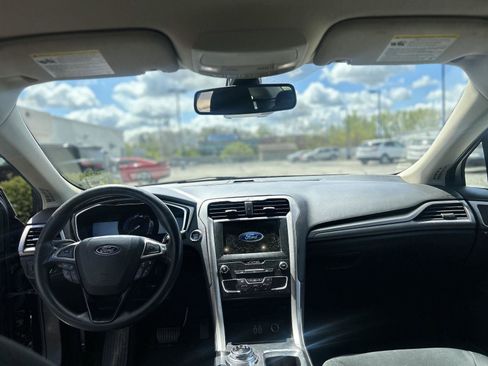 Used 2020 Ford Fusion SE FWD image 9