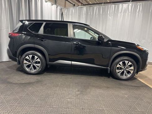 Used 2023 Nissan Rogue SV image 3