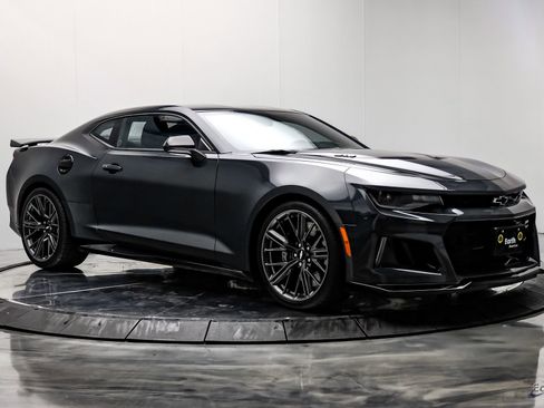 Used 2018 Chevrolet Camaro ZL1 RWD image 19