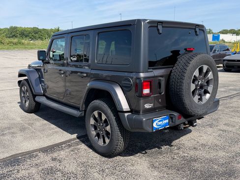 Used 2019 Jeep Wrangler Unlimited Sahara AWD/4WD image 7
