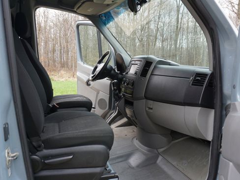 Used 2016 Mercedes-Benz Sprinter 2500 image 17
