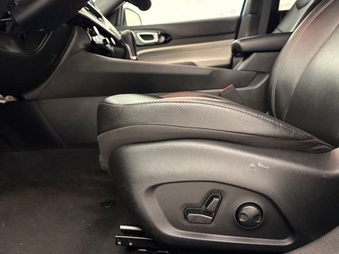 Used 2025 Jeep Compass Limited AWD/4WD image 30