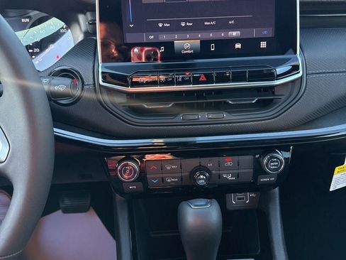 New 2026 Jeep Compass Latitude image 12