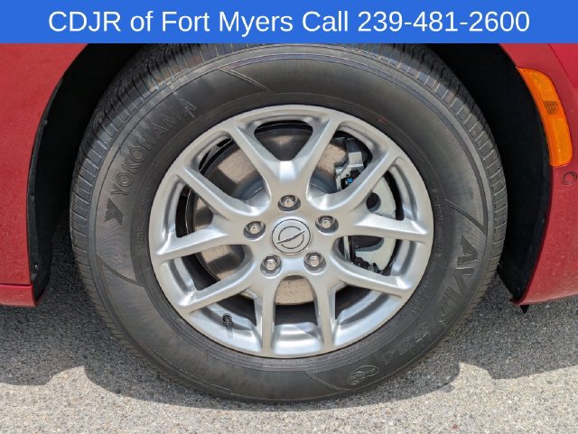 New 2026 Chrysler Pacifica Select FWD image 8