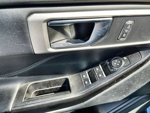 Used 2020 Ford Explorer XLT w/ Equipment Group 202A AWD/4WD image 16