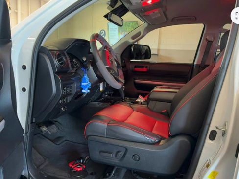 Used 2018 Toyota Tundra SR5 w/ SR5 Upgrade Package RWD image 10
