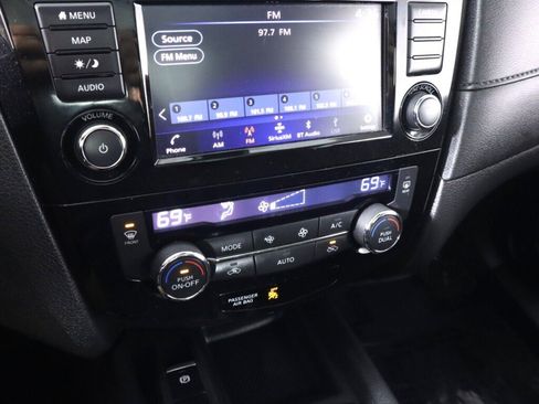 Used 2020 Nissan Rogue SV w/ Sun & Sound Touring Package AWD/4WD image 17