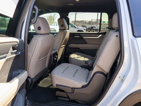 New 2026 GMC Acadia Elevation image 10