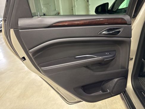 Used 2014 Cadillac SRX Luxury image 40