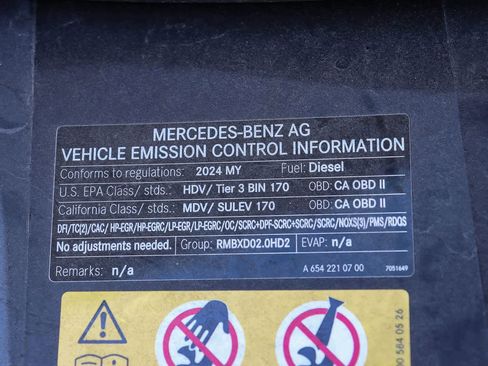 Used 2024 Mercedes-Benz Sprinter 2500 image 28