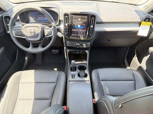 New 2026 Volvo XC40 B5 Core AWD/4WD image 7
