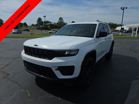 Used 2025 Jeep Grand Cherokee Altitude image 1