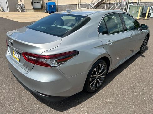 Used 2021 Toyota Camry XLE FWD image 6