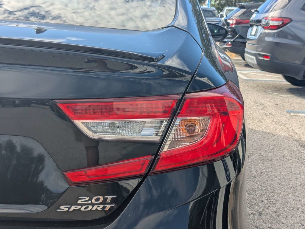 Used 2018 Honda Accord Sport image 14