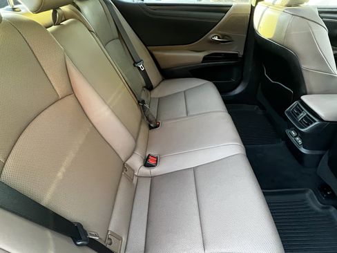 Used 2023 Lexus ES 350 w/ Premium Package image 40