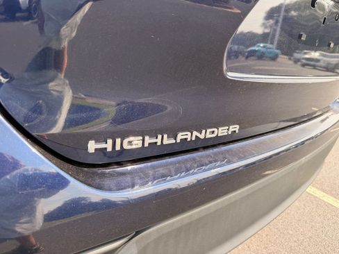 Used 2024 Toyota Highlander XLE FWD image 10