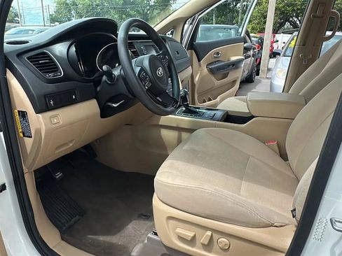 Used 2016 Kia Sedona LX w/ LX Convenience Package FWD image 24