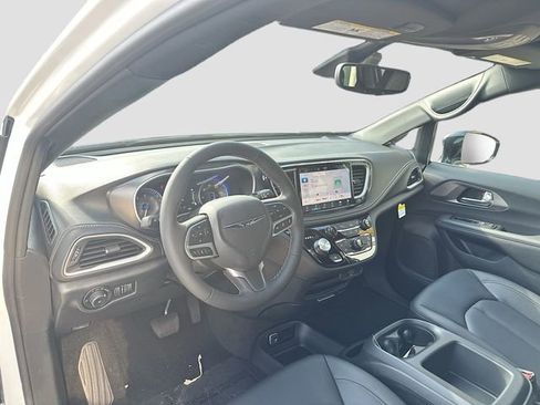 New 2026 Chrysler Pacifica Select image 10